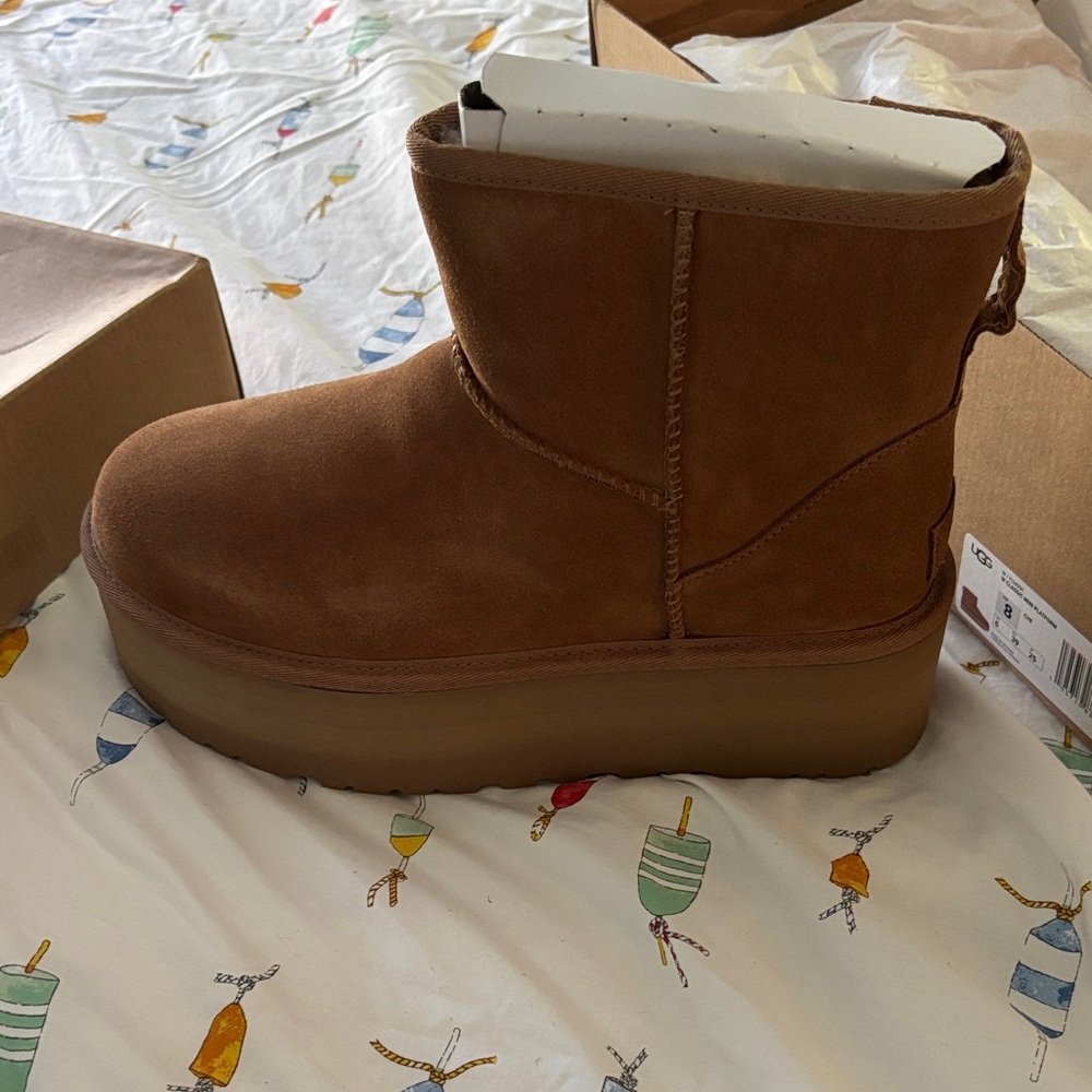 UGG Chestnut Platform Ankle Boots sz 8